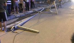 Khởi tố vụ thanh sắt giàn giáo rơi đè chết người phụ nữ đang đi trên đường