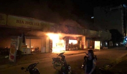 Cháy lớn hàng loạt ki ốt ở Hoài Đức, hàng chục người dập lửa trong đêm