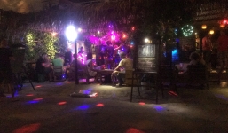 Đà Nẵng: Đột kích quán bar khu phố tây, 18 người nước ngoài dương tính với ma túy