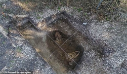 Phát hiện bộ xương 6.000 năm tuổi còn nguyên vẹn dưới cổng trường xây dựng