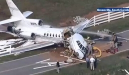 Máy bay gãy đôi khi hạ cánh, 2 phi công thiệt mạng