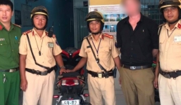 Bị CSGT ở Sài Gòn chặn bắt, người nước ngoài tá hoả phát hiện mình đang sử dụng xe trộm cắp