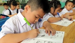 Bộ Giáo dục khẳng định chỉ thị học sinh không được viết vào sách giáo khoa 'bị hiểu lầm'