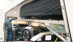 Chùm ảnh: Cận cảnh 2 xe VinFast được vận chuyển tới Paris Motor Show