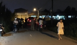 Để lại lá thư tuyệt mệnh cho con trai, người mẹ tử vong ở bãi cỏ bên cạnh hai lọ thuốc