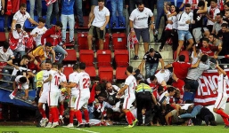 8 CĐV phải nhập viện khẩn cấp sau màn ăn mừng bàn thắng ở La Liga