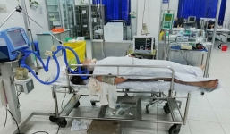 Đang tắm biển, nữ du khách bị sét đánh nguy kịch