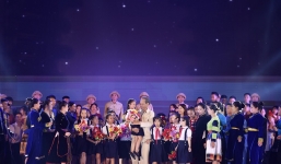 33 ngàn người xúc động xem hóa thân hình tượng Bác Hồ thăm Yên Bái của NSND Tiến Hợi