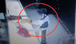 Kẻ bịt mặt mang theo vật nghi là súng vào cướp tiệm vàng
