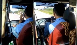Thông tin mới nhất vụ tài xế xe buýt gác chân lên vô lăng, tay cầm điện thoại chửi tục 