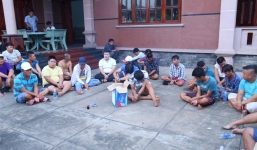 Vây ráp trường gà trong căn biệt thự ở Bình Dương, phát hiện 50 người đang đá gà ăn tiền