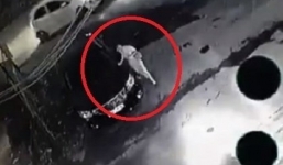 Trích xuất camera nhiều tuyến đường truy tìm người phụ nữ cào xước xe ô tô Camry trong đêm