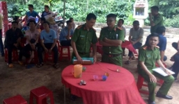 Bí ẩn nguyên nhân con trai uống thuốc diệt cỏ tự tử trong lễ tang mẹ