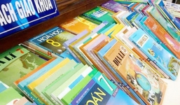 Bộ GD&ĐT khẳng định sẽ bỏ độc quyền in SGK