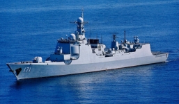 Chiếm hạm Trung Quốc áp sát tàu khu trục Mỹ ở Trường Sa