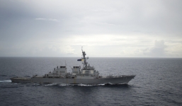 Tàu chiến TQ suýt va chạm với tàu khu trục Mỹ tại Đá Ga Ven