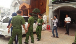 2 cô gái bị bắt bán cho quán karaoke thoát nạn vì liên tục khóc đòi về