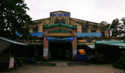 Cảnh u ám bên trong khu chợ tiền tỷ ở Sài Gòn bị bỏ hoang gần 15 năm qua