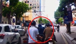 Bị thanh niên đi SH tông mạnh, chỉ trong tích tắc cô gái ngỡ ngàng phát hiện túi xách biến mất