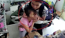 TP.HCM: Thanh niên xông vào cửa hàng kẹp cổ, dùng dao đâm nhân viên để cướp tiền