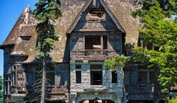 Carleton Villa: Biệt thự nguy nga tráng lệ giờ chỉ là đống đổ nát hoang tàn bởi “lời nguyền” tang tóc làm cả gia tộc lụi tàn