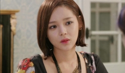 Mẹ đẻ vừa rời đi mẹ chồng đã nấu bữa cơm cữ nuốt không trôi, nàng dâu nói 1 câu khiến bà khiếp vía