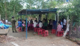 Sau khi đi mua đồ ăn sáng, mẹ trở về thấy thi thể con 4 tháng tuổi dưới hồ cá