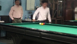 2 cán bộ bị bắt quả tang bỏ nhiệm sở đi đánh bida trong giờ hành chính