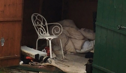 Giải cứu người đàn ông bị nhốt trong nhà kho suốt 40 năm