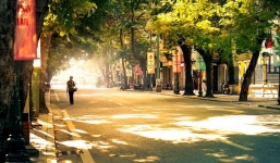 Dự báo thời tiết 6/10: Sài Gòn mưa lớn, Hà Nội hanh khô