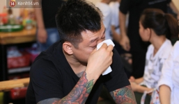 Tuấn Hưng khóc khi liveshow bị hủy sát giờ G: 'Chưa bao giờ kỉ niệm 20 năm đi hát lại cay đắng như thế này'