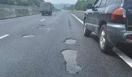 Cao tốc hơn 34.000 tỷ đồng tràn lan 'ổ gà, ổ voi' sau 1 tháng thông xe