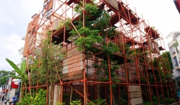 Kỳ lạ quán cafe như công trình đang xây dựng ở Sài Gòn: Đầu tư 2 tỷ, dự đoán tuổi thọ chỉ... 10 năm