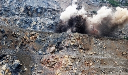 Công an nói gì về vụ nổ mìn phá đá làm chết người?