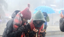 Tin gió mùa đông bắc: Hà Nội mưa rào gió rét, Sa Pa chuyển rét hại