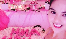 Khoe thiệp mời đám cưới chị gái, Ngọc Trinh lại khiến dân tình tò mò về mối quan hệ khăng khít với bạn trai mới