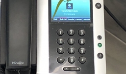 Bác sĩ nhận liên tiếp 15 cuộc gọi bí ẩn im lìm, nháo nhào đi điều tra thì phát hiện ra sự thật cụt cả hứng