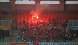 VFF phải nộp phạt 300 triệu đồng vì CĐV đốt pháo sáng trong trận bán kết bóng đá nam Asiad