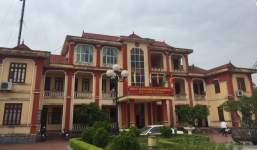 Dừng điều hành công việc với Chủ tịch xã bị nghi trong nhà nghỉ với nữ cán bộ xã