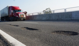 Cao tốc Đà Nẵng - Quảng Ngãi 34.000 tỷ chi chít ổ gà: Họp khẩn xử lý cá nhân sai phạm 