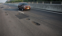 Hé lộ vi phạm ở tuyến cao tốc Đà Nẵng - Quảng Ngãi 34.000 tỷ chi chít ổ gà