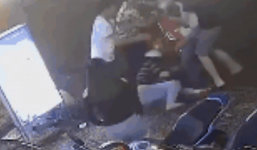 Người đàn ông đánh đập, bóp cổ vợ giữa đường và cái kết khiến nhiều người hả hê