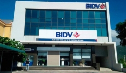 Quảng Bình: Người dân ồ ạt kéo nhau đi rút tiền vì nghe tin phòng giao dịch phá sản