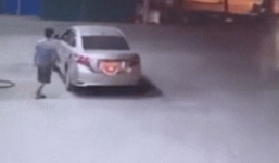 Cảnh báo chiêu thức mới: Xế hộp che biển, hô đổ đầy bình xăng rồi... quỵt tiền bỏ chạy