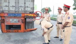 Bắt quả tang tài xế xe container giấu ma túy sau đuôi xe đầu kéo