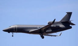 Máy bay chở hoàng tử Anh bị sét đánh