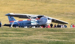 Máy bay rơi trúng đám đông, nhiều người chết