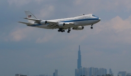 Boeing E-4B chở Bộ trưởng Quốc phòng Mỹ vừa đến TP.HCM