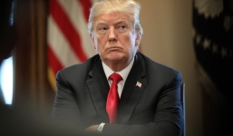 Tổng thống Trump nghi ngờ 'có điều gì đó bí ẩn' đứng sau biến đổi khí hậu