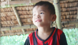 Bé trai 4 tuổi bị mù một bên mắt ngây ngô hỏi mẹ: 'Lỡ con không thấy đường, bố mẹ có bỏ con không?'